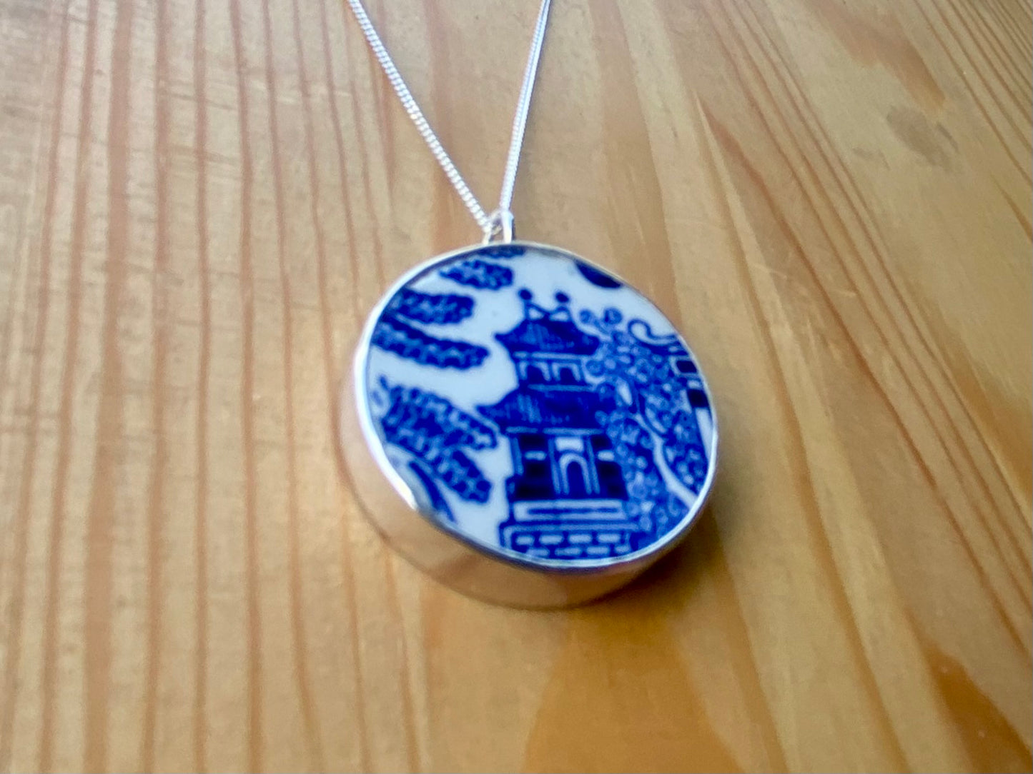 Willow pattern silver pendant