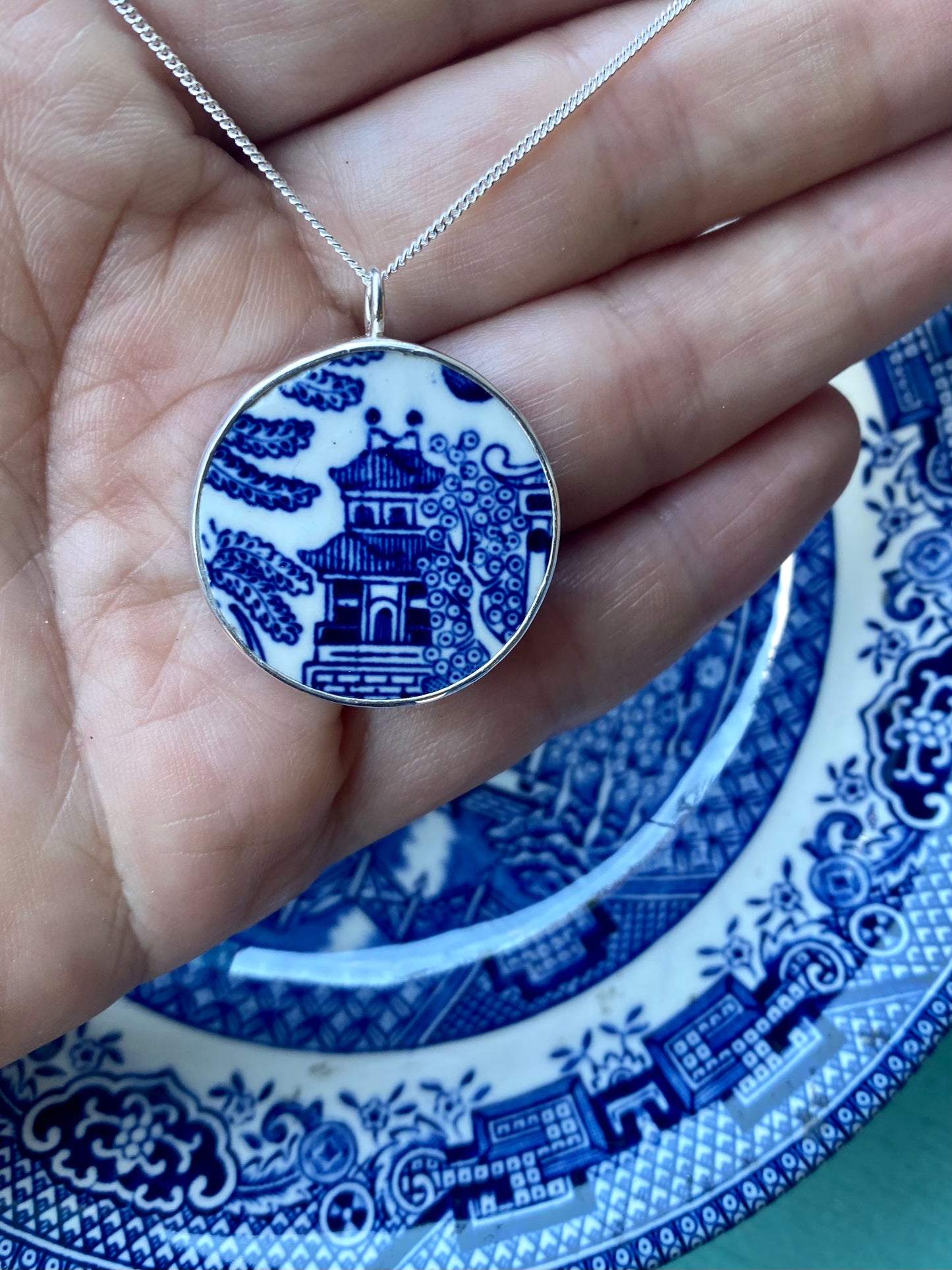 Willow pattern silver pendant