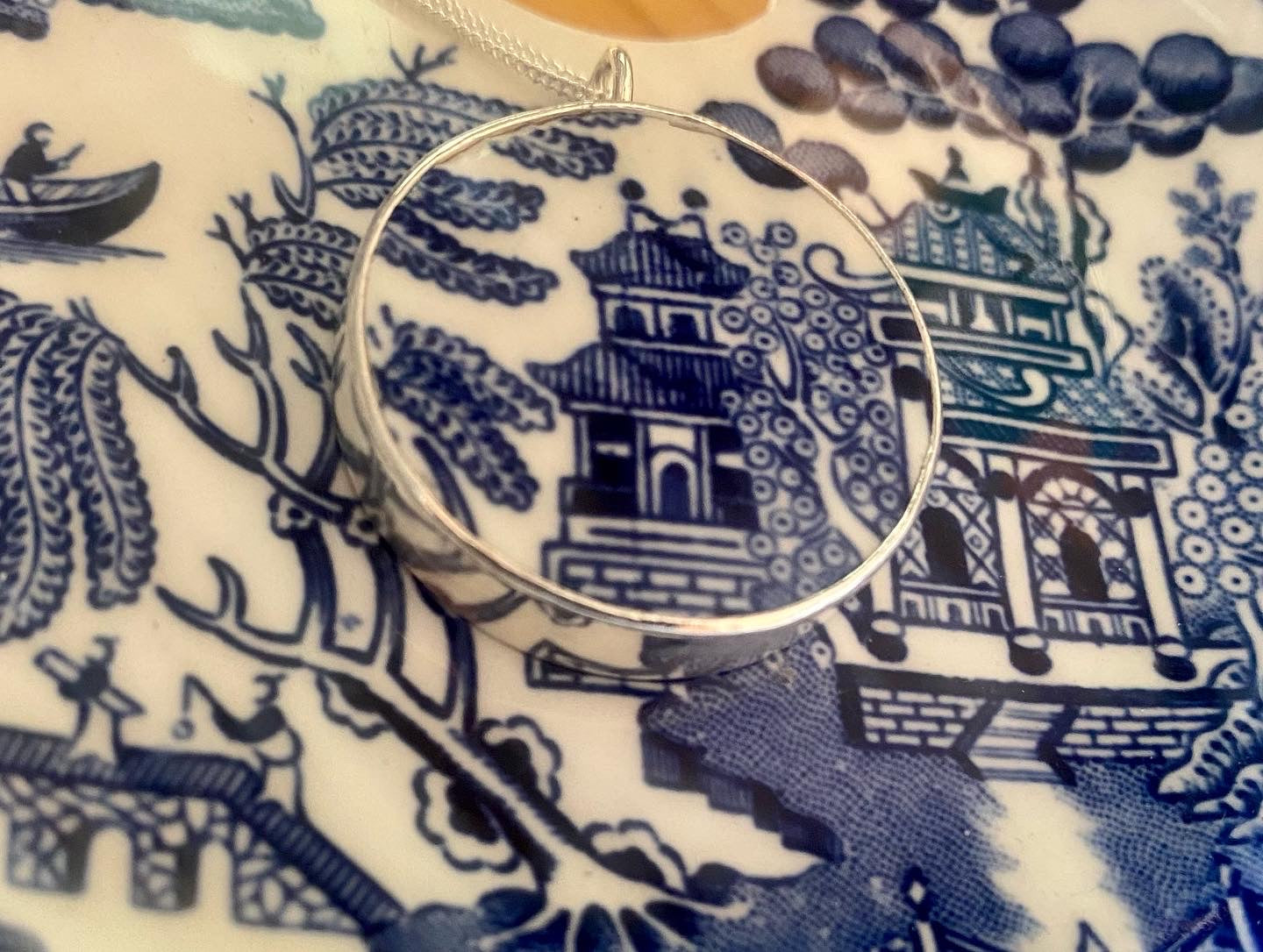 Willow pattern silver pendant