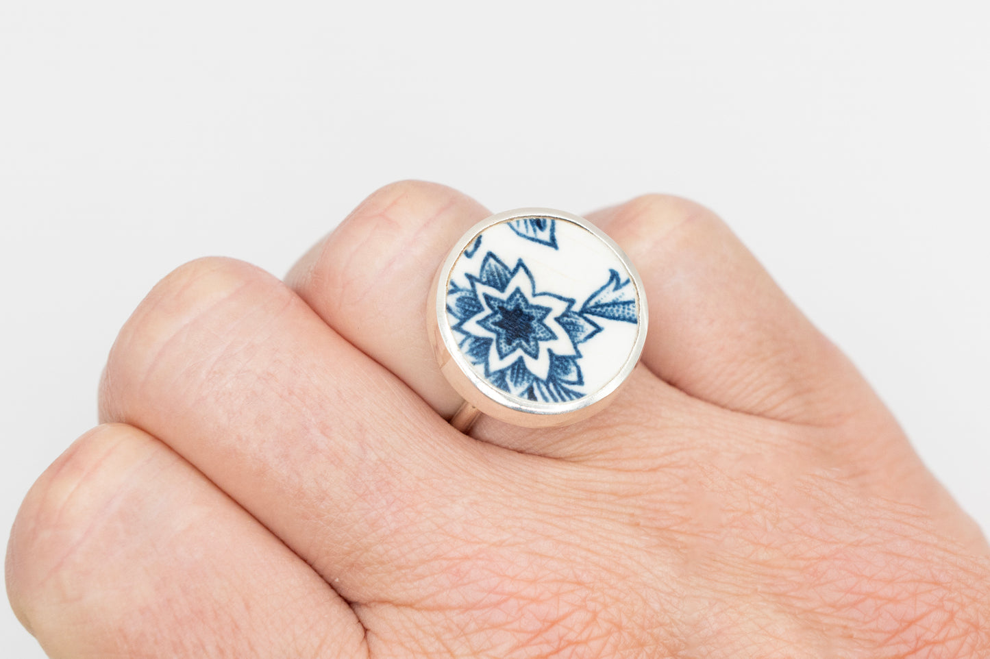 Blue & white antique ceramic ring
