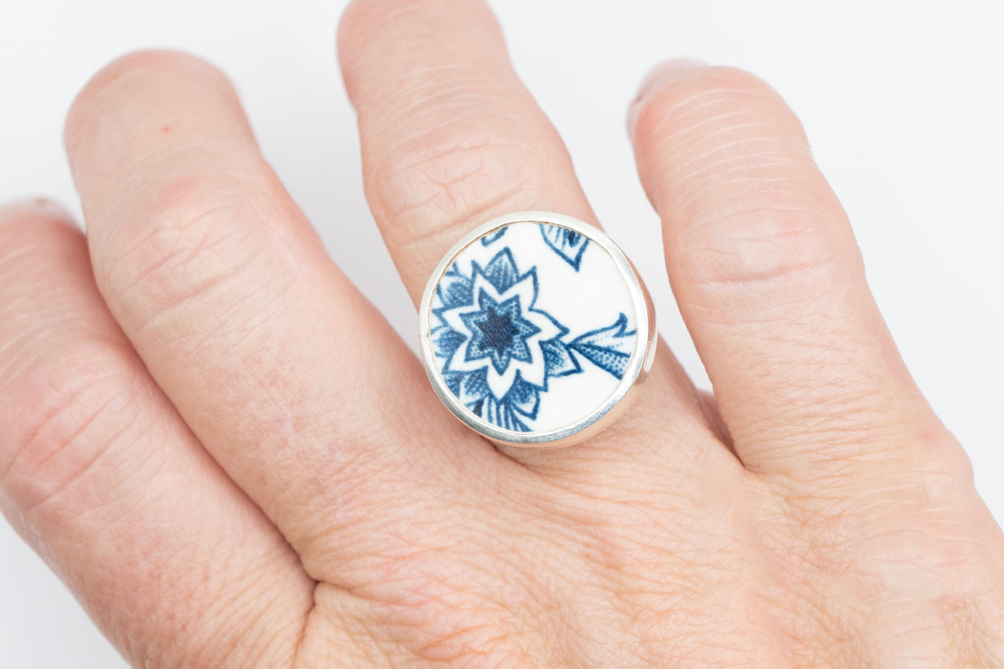 Blue & white antique ceramic ring