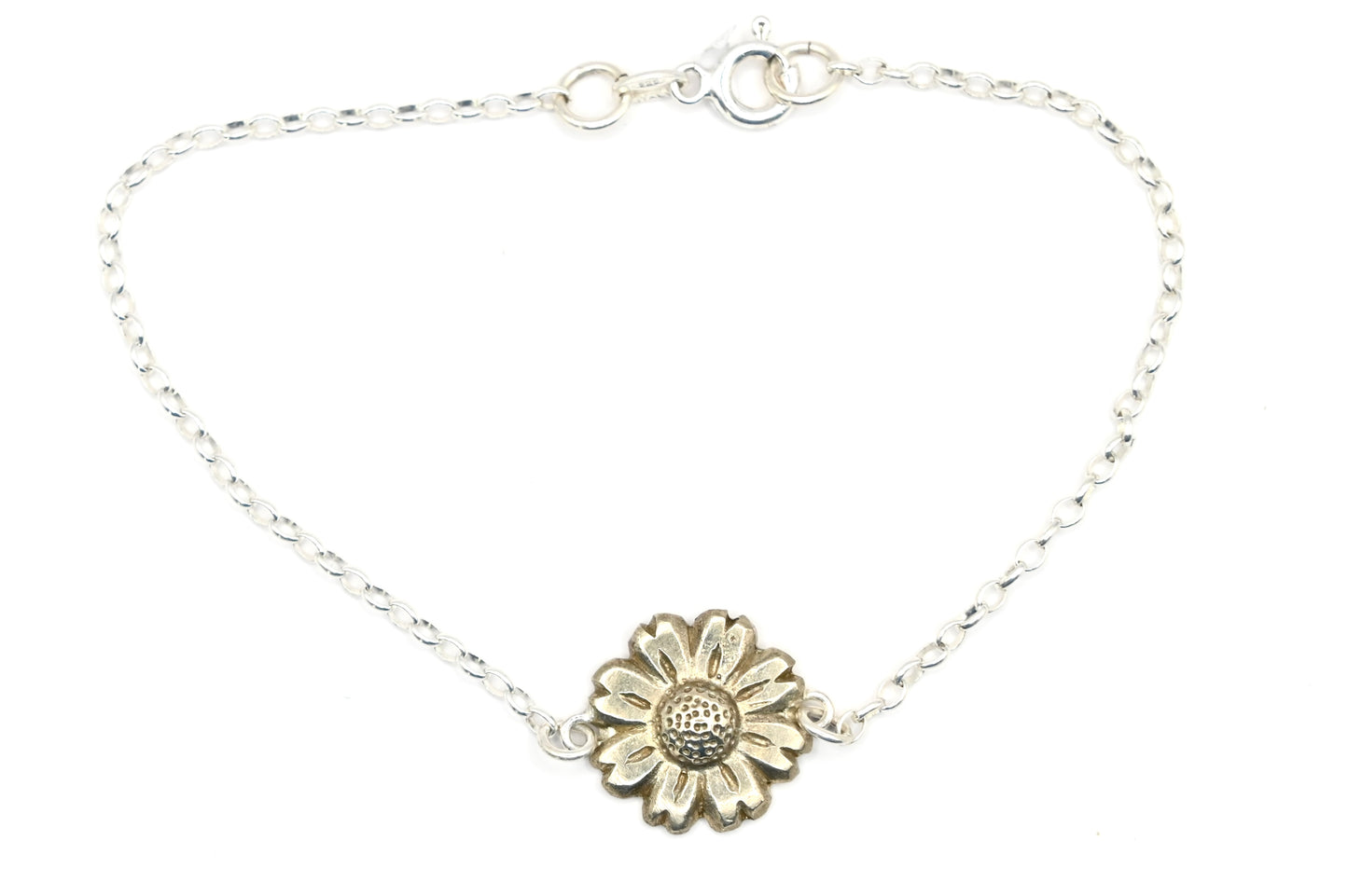 Daisy flower bracelet