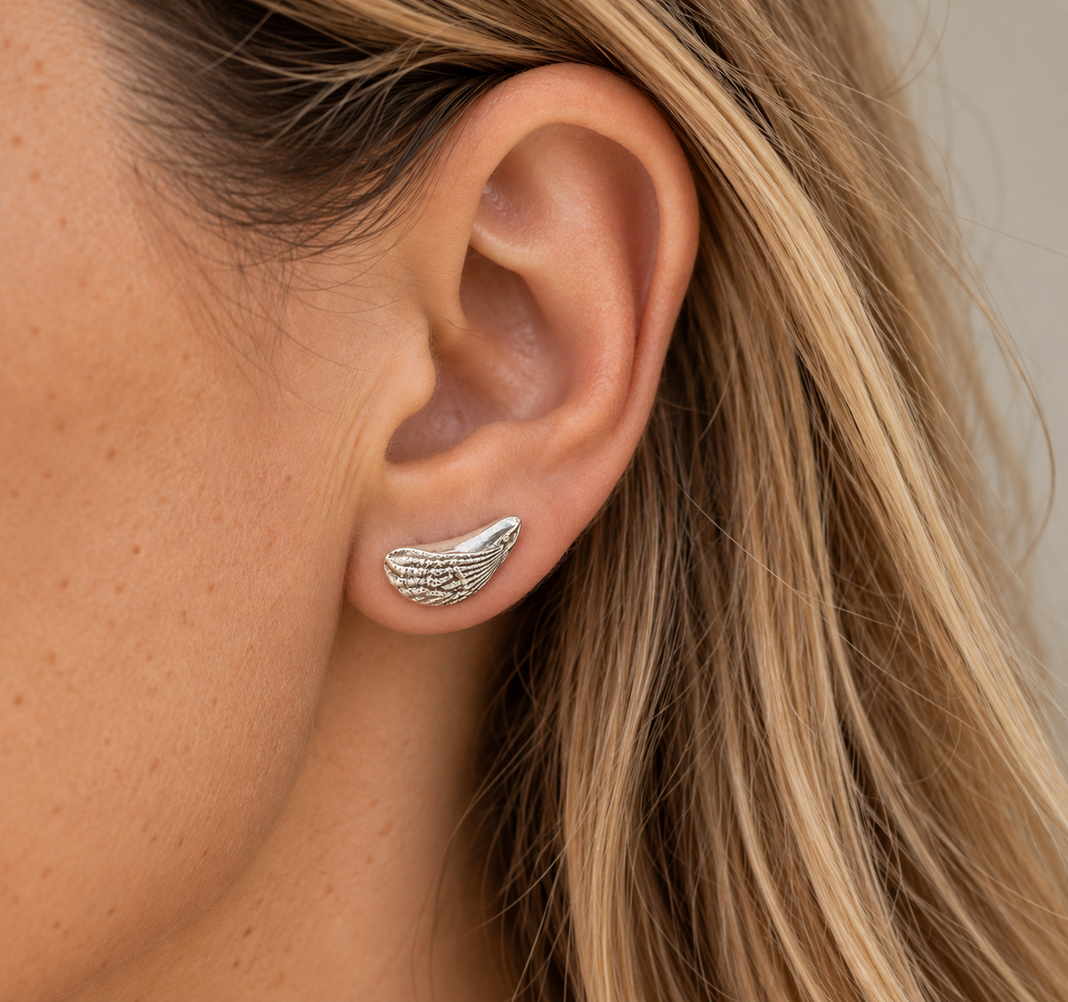Mussel shell studs