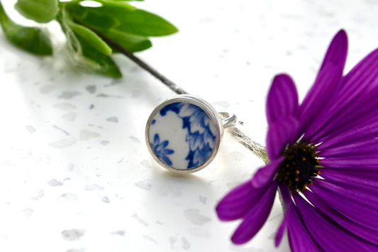Blue and white broken China ring set in silver