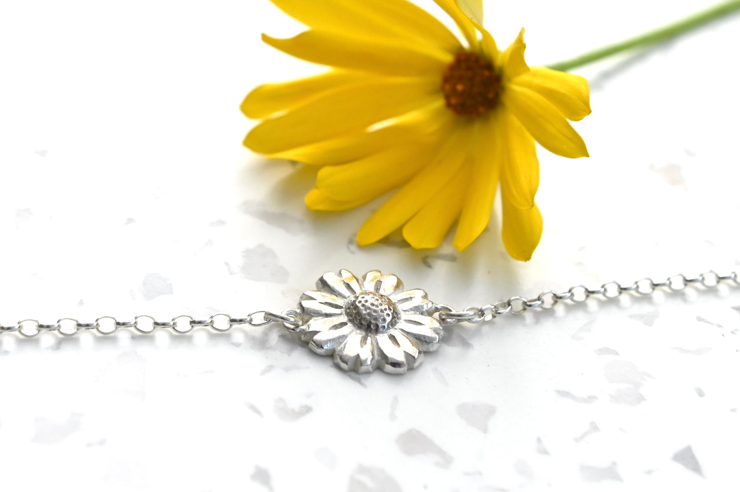Daisy flower bracelet