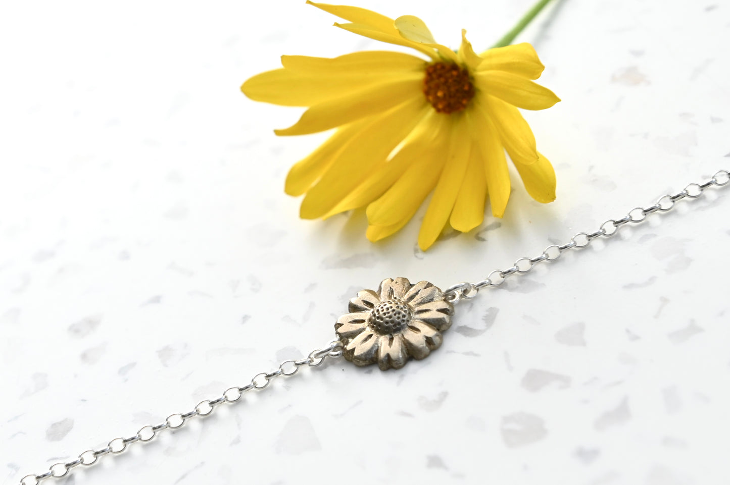 Daisy flower bracelet