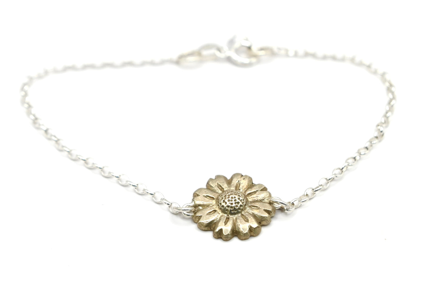 Daisy flower bracelet