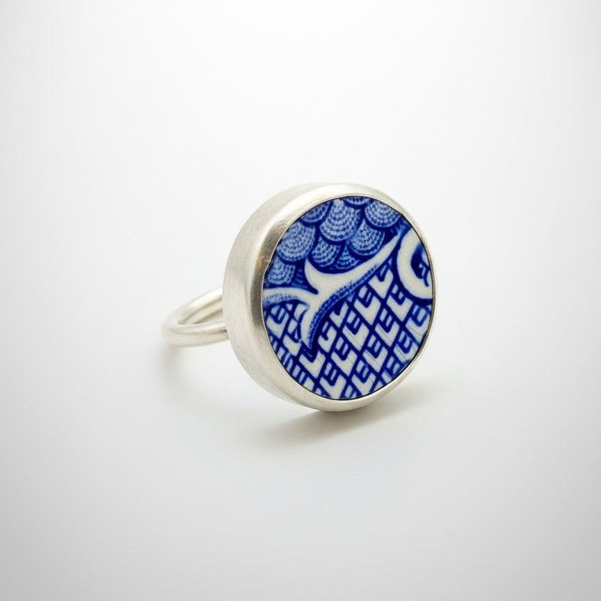 Willow Pattern Ceramic and Silver Ring - front view blue-and-white antique ceramic bezel setting