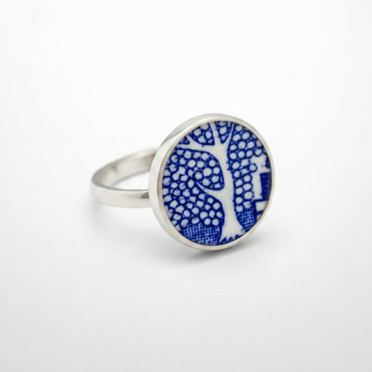 Willow Pattern Antique Ceramic Ring - side profile showing sterling silver band and bezel construction