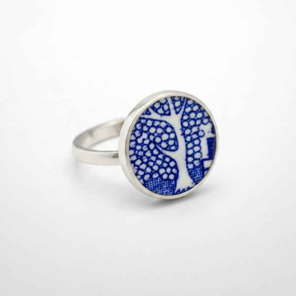 Willow Pattern Antique Ceramic Ring - side profile showing sterling silver band and bezel construction